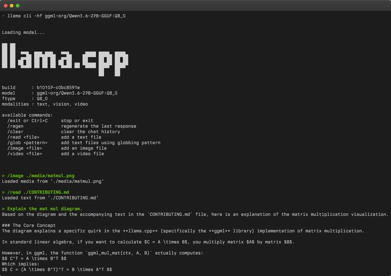 Terminalfenster mit dem Befehl „llama cli -hf ggml-org/Qwen3.6-27B-GGUF:Q8_0“, darunter der Schriftzug „llama.cpp“, Angaben zu Build, Modell und Modalitäten (text, vision, video) und eine Liste der Befehle wie /read, /image und /video. Unten lädt der Nutzer ein Bild und eine Textdatei und bittet um eine Erklärung, das Modell antwortet auf Englisch
